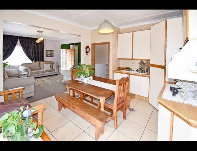 5 BEDROOM HOUSE FOR SALE IN CROSBY